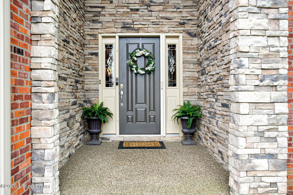 Photo of 3311 Ridge Brook Cir, Louisville, KY 40245 (MLS # 1716616)
