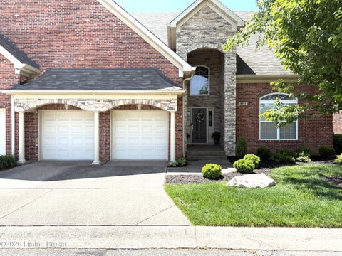 Townhouse For Sale - 3311 Ridge Brook Cir<br/> Louisville, KY 40245