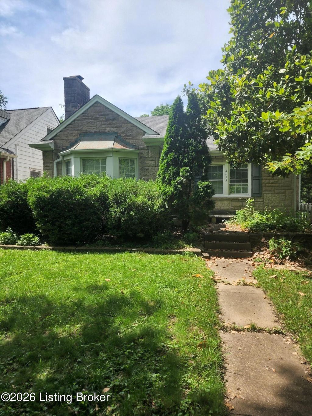 Photo of 4015 Hycliffe Ave, Louisville, KY 40207 (MLS # 1719129)