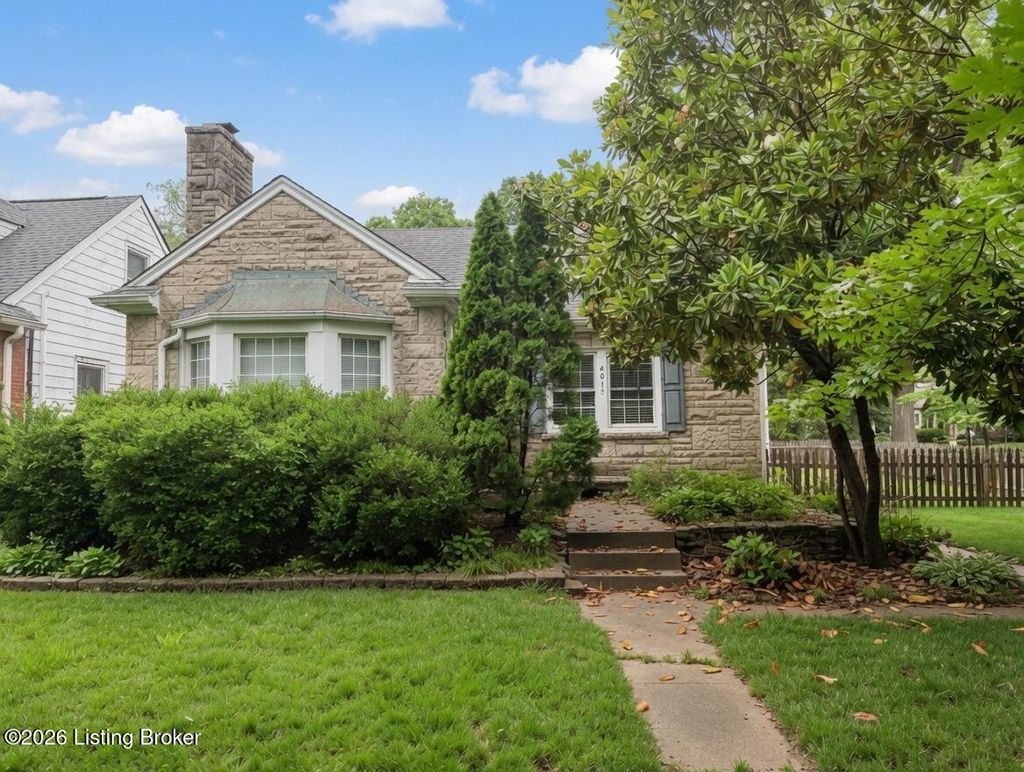 Photo of 4015 Hycliffe Ave, Louisville, KY 40207 (MLS # 1719129)