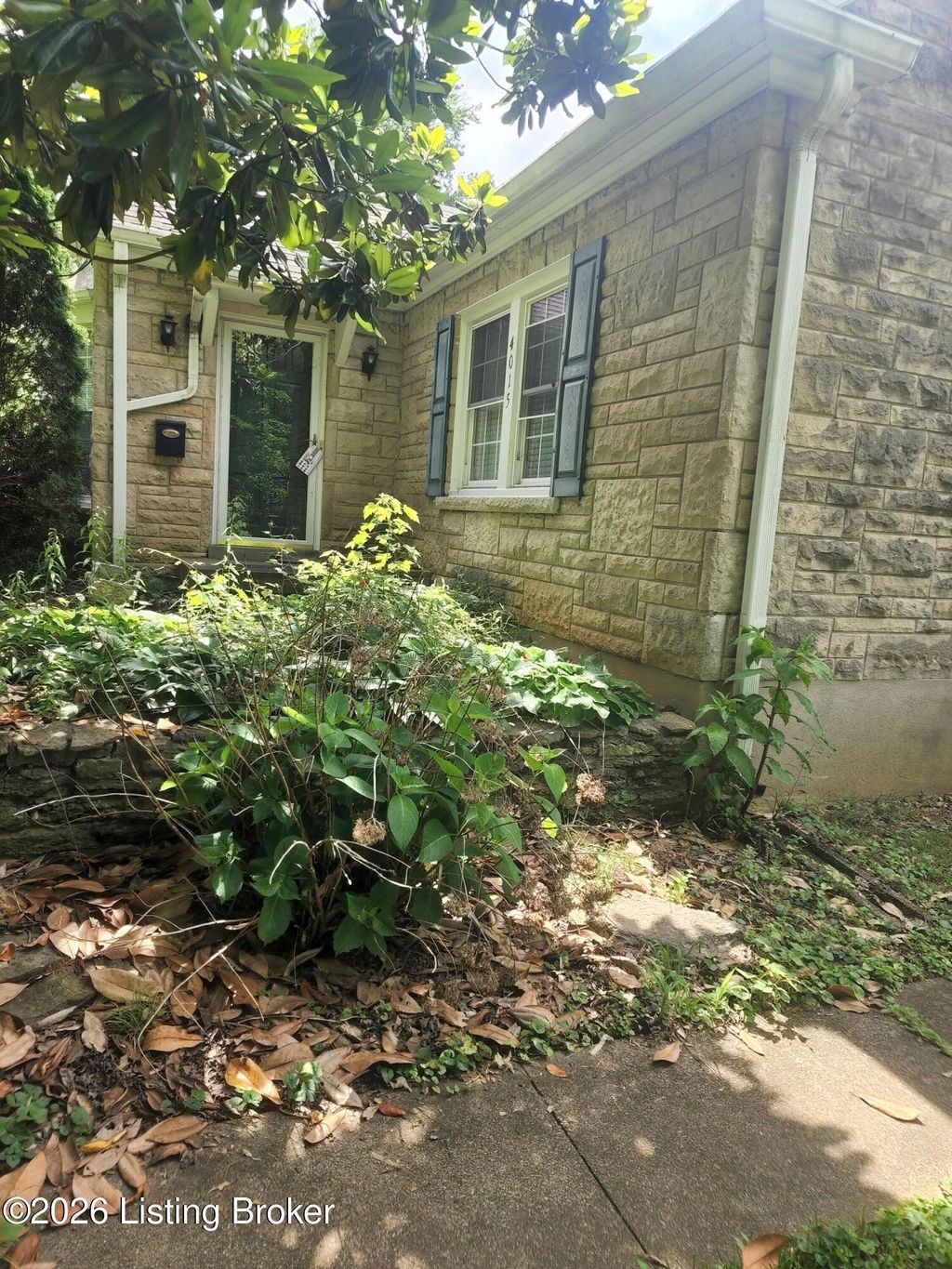Photo of 4015 Hycliffe Ave, Louisville, KY 40207 (MLS # 1719129)