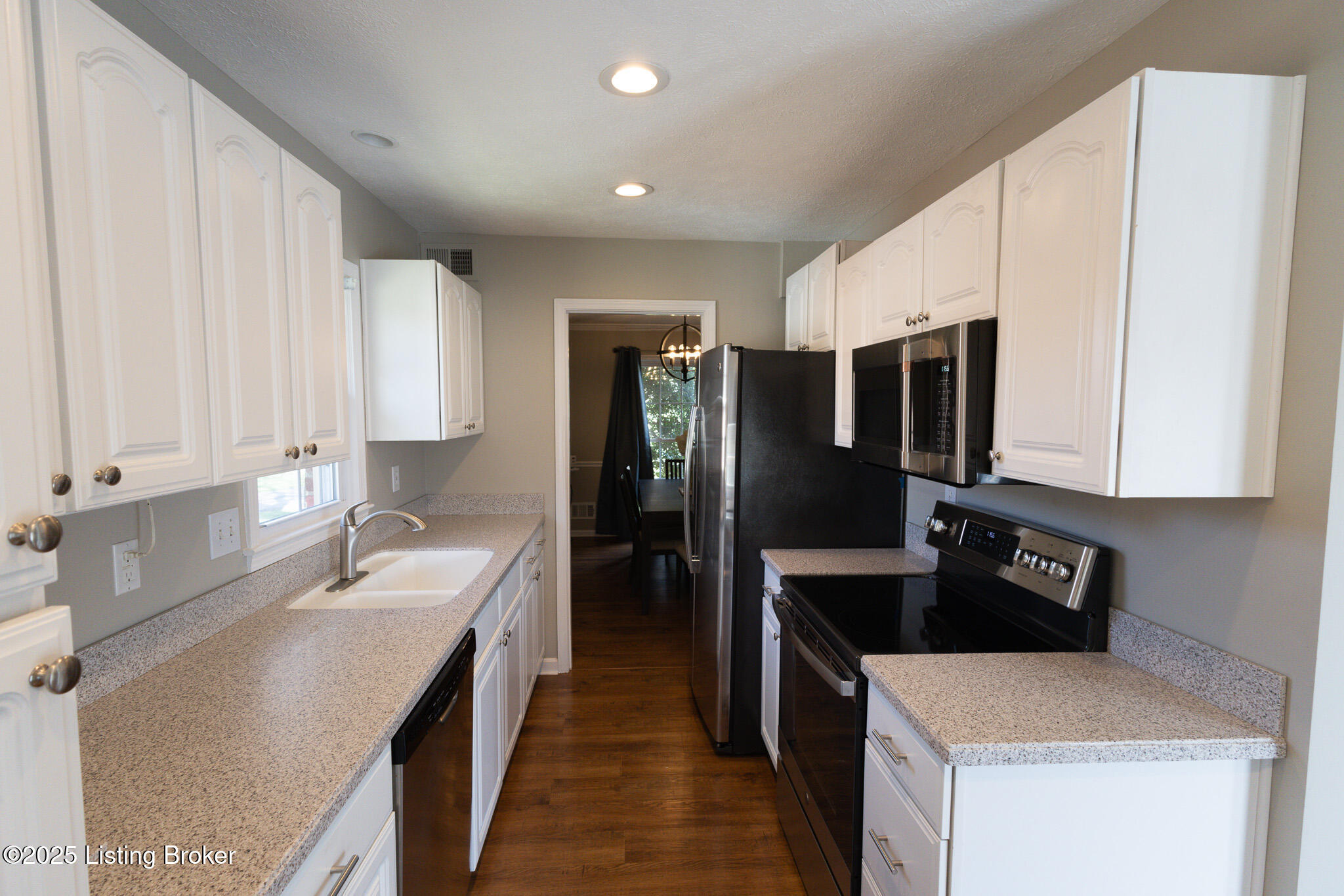 8918 Collingwood Rd, Louisville, Kentucky image 24