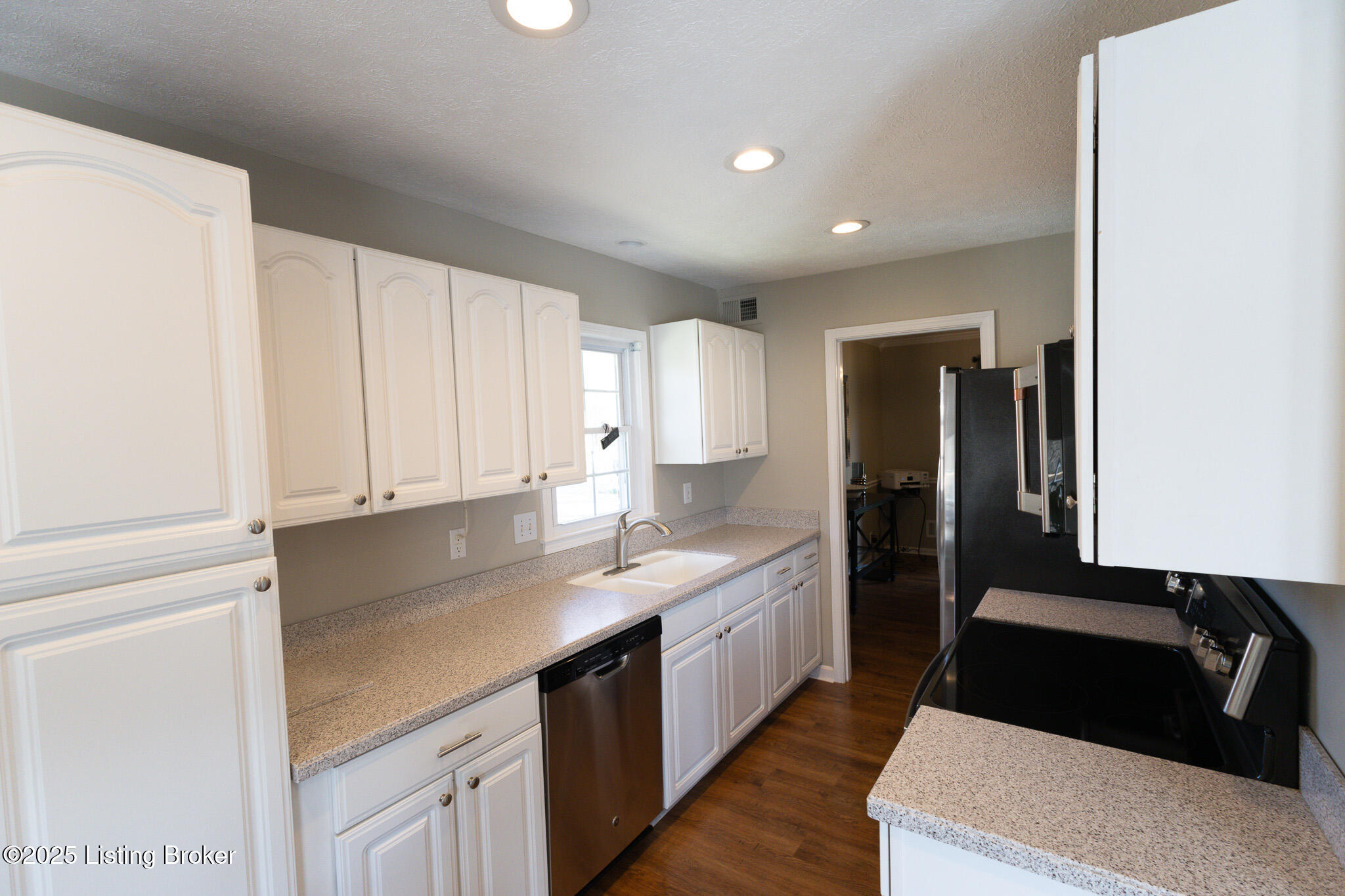 8918 Collingwood Rd, Louisville, Kentucky image 26