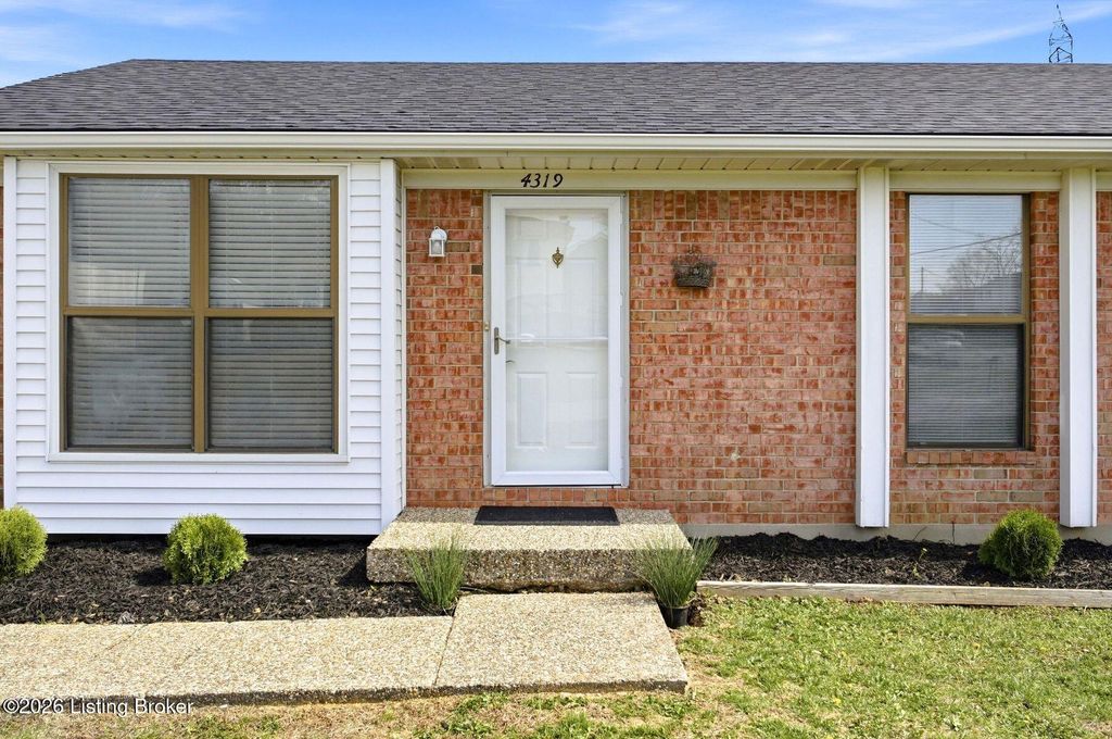 Photo of 4319 Chenwood Ln, Louisville, KY 40299 (MLS # 1713516)