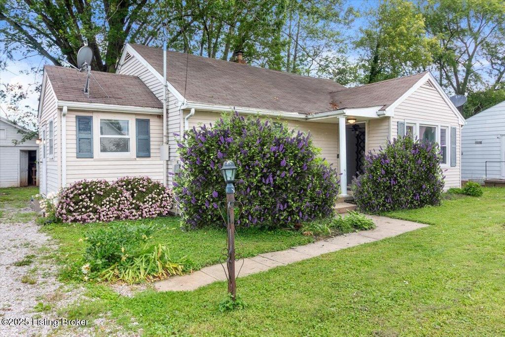 Photo of 124 Maple Ave, Taylorsville, KY 40071 (MLS # 1720952)