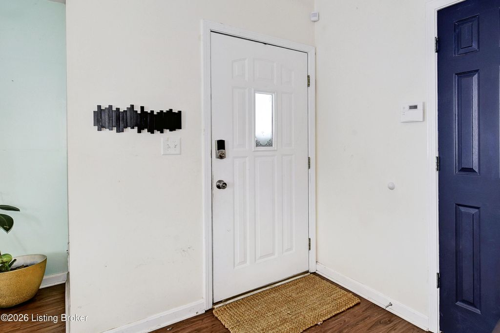 Photo of 7715 Texlyn Ct, Louisville, KY 40258 (MLS # 1708580)