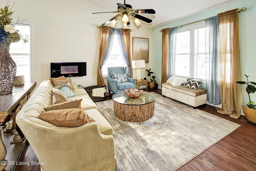 Photo of 7715 Texlyn Ct, Louisville, KY 40258 (MLS # 1708580)