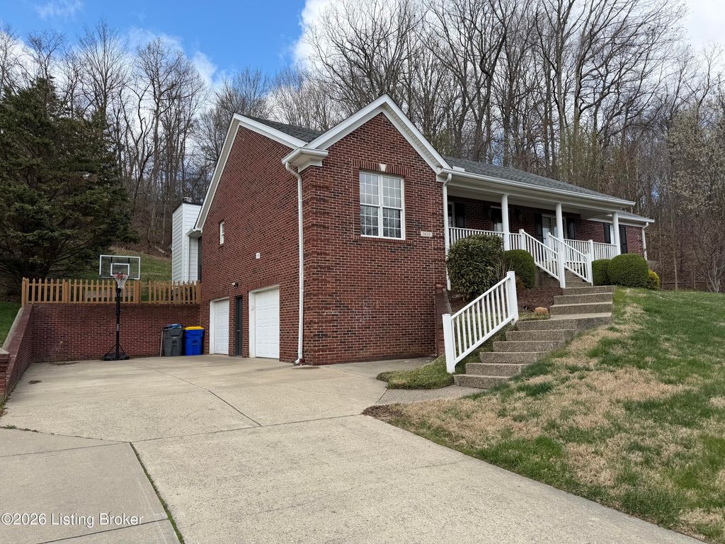 Photo of 3410 Hardwood Forest Dr, Louisville, KY 40214 (MLS # 1711706)