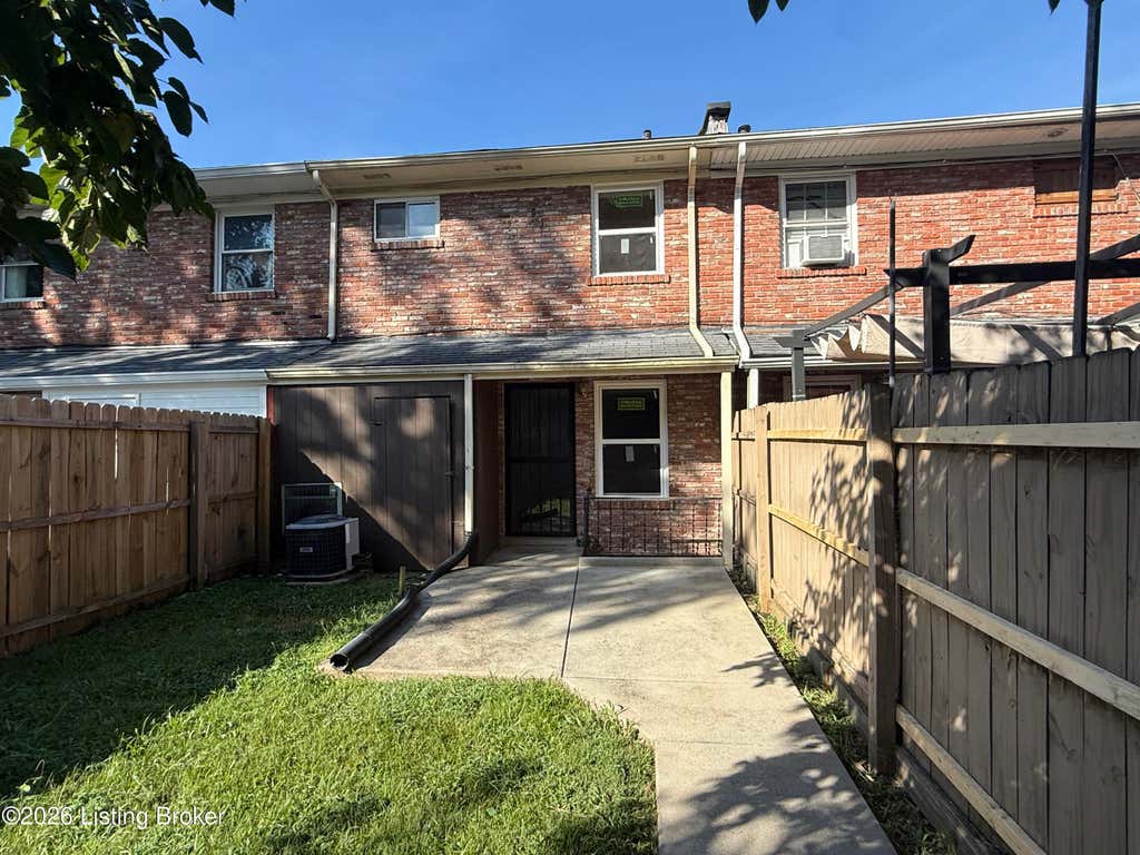Photo of 2809 Coleen Ct, Louisville, KY 40206 (MLS # 1727017)