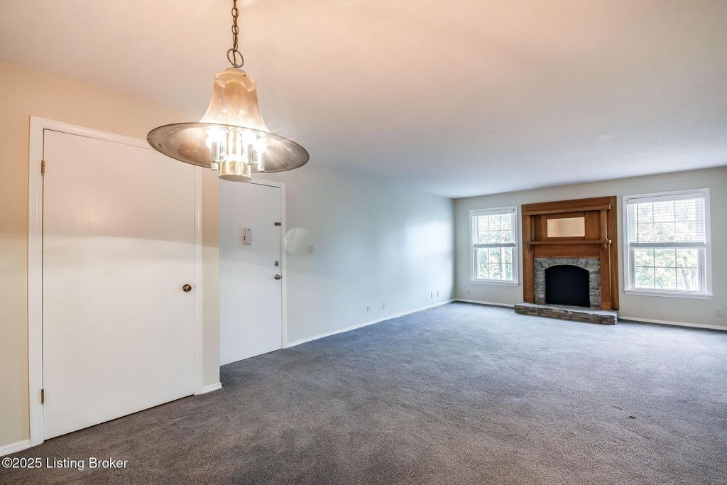 Photo of 8133 Lake Ave #APT B9, Louisville, KY 40222 (MLS # 1707452)