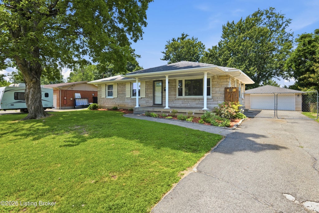 Photo of 8202 Devonshire Dr, Louisville, KY 40258 (MLS # 1721545)