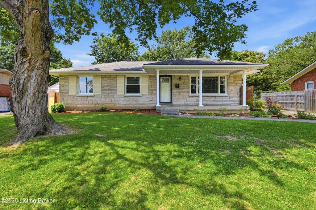 Photo of 8202 Devonshire Dr, Louisville, KY 40258 (MLS # 1721545)