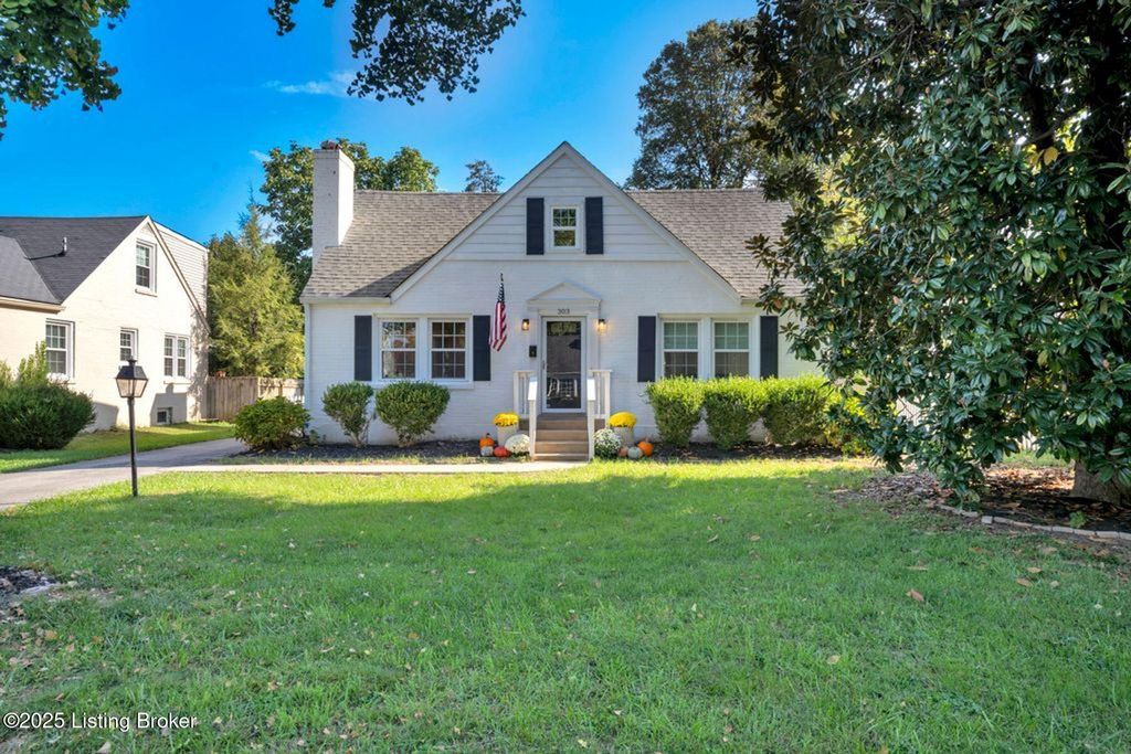 Photo of 303 Oread Rd, Louisville, KY 40207 (MLS # 1711829)