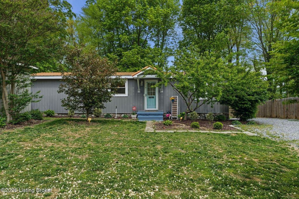 Photo of 360 Maple Dr, Scottsville, KY 42164 (MLS # 1715612)