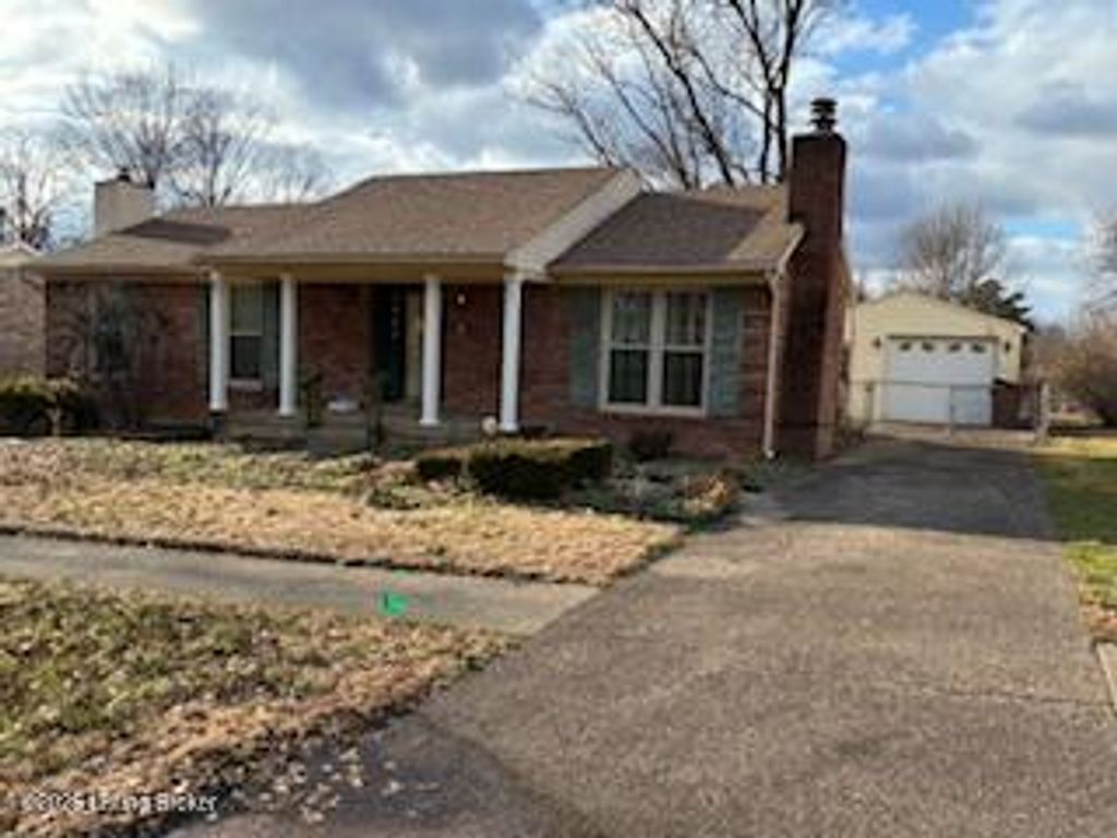 Photo of 3902 Bristol Oaks Dr, Jeffersontown, KY 40299 (MLS # 1707068)