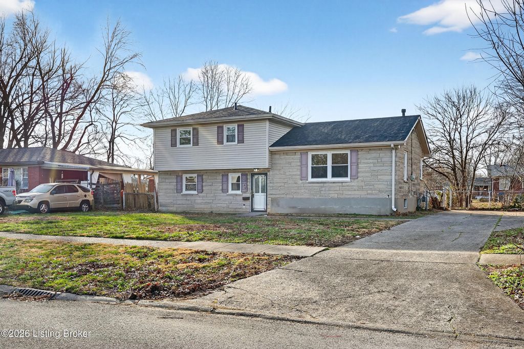 Photo of 7106 Sun Valley Dr, Louisville, KY 40272 (MLS # 1707370)