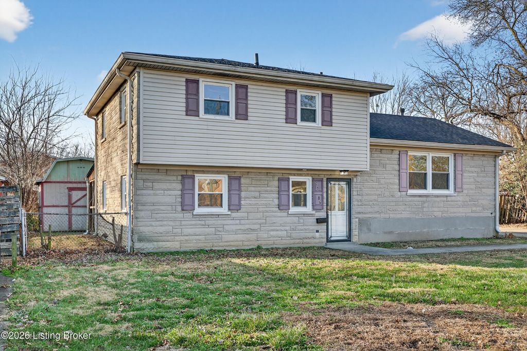 Photo of 7106 Sun Valley Dr, Louisville, KY 40272 (MLS # 1707370)