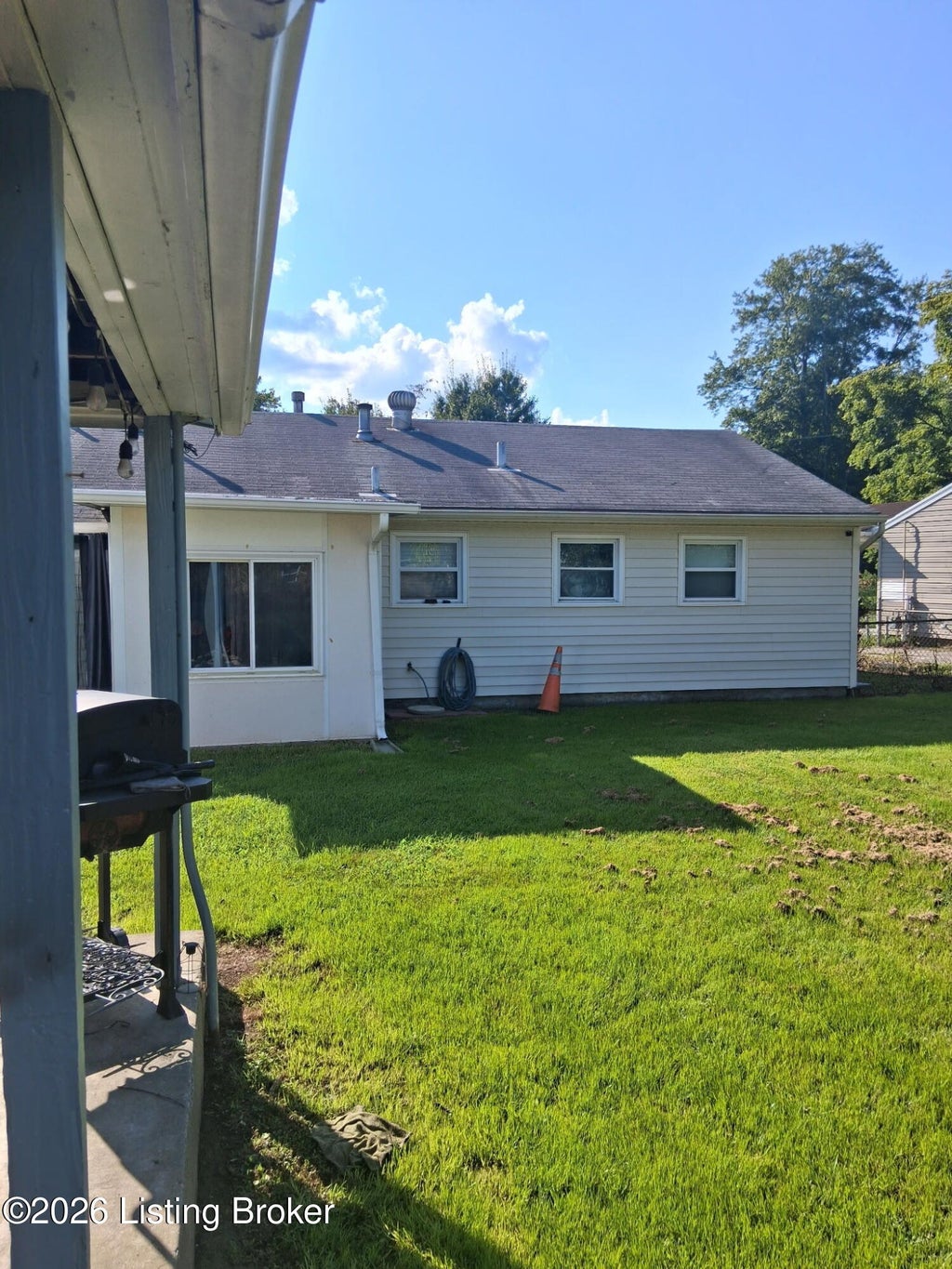 Photo of 9603 Toledo Ln, Louisville, KY 40272 (MLS # 1727124)