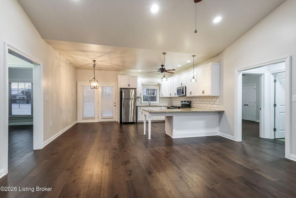 Photo of 569 Deep Creek Dr, Shepherdsville, KY 40165 (MLS # 1708358)