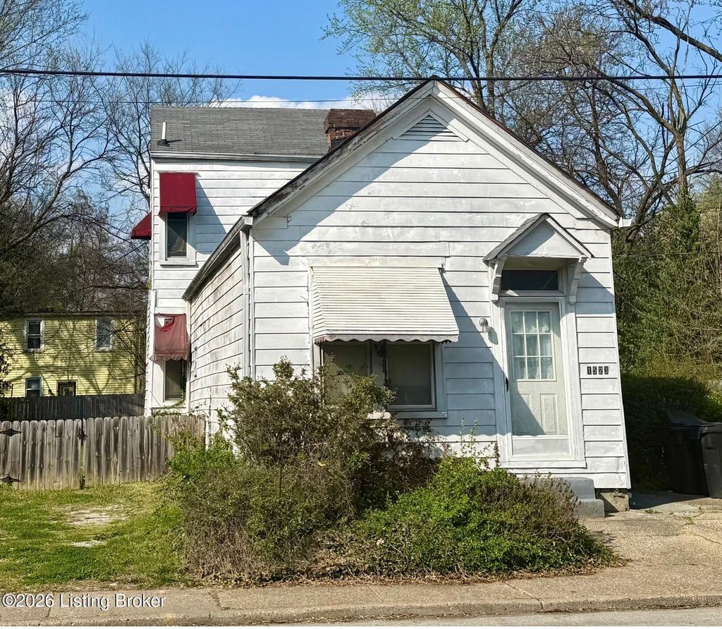 Photo of 1523 W Oak St, Louisville, KY 40210 (MLS # 1716048)
