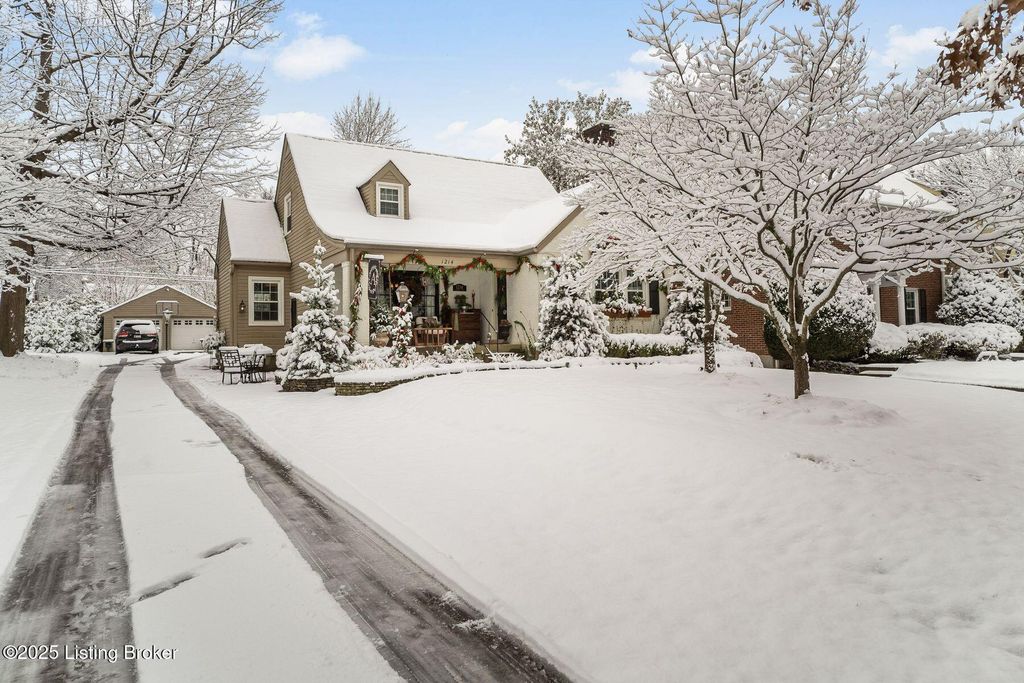 Photo of 1214 Audubon Pkwy, Louisville, KY 40213 (MLS # 1704710)