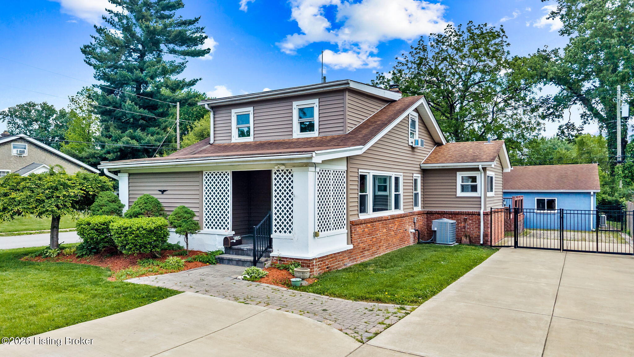 2124 Winston Ave