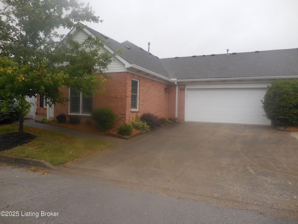 Photo of 125 Azalea Ct, La Grange, KY 40031 (MLS # 1697159)