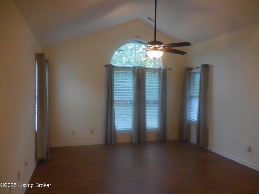 Photo of 125 Azalea Ct, La Grange, KY 40031 (MLS # 1697159)