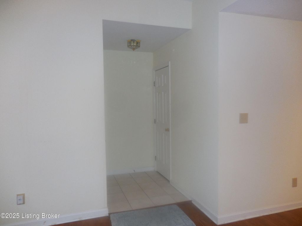 Photo of 125 Azalea Ct, La Grange, KY 40031 (MLS # 1697159)