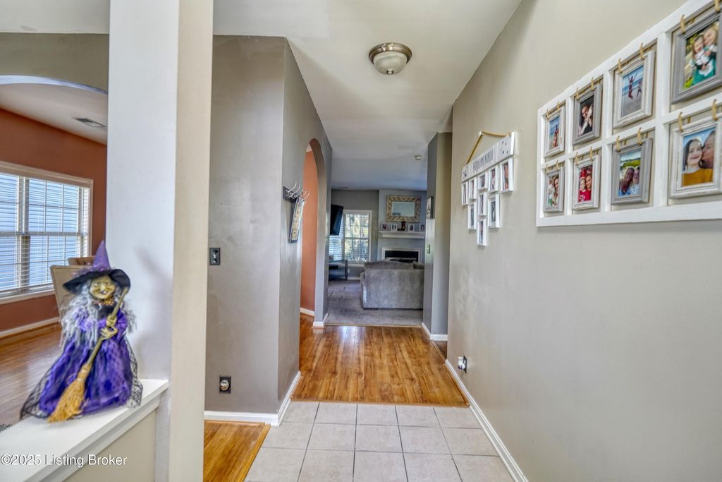 Photo of 15713 Beckley Hills Dr, Louisville, KY 40245 (MLS # 1701174)