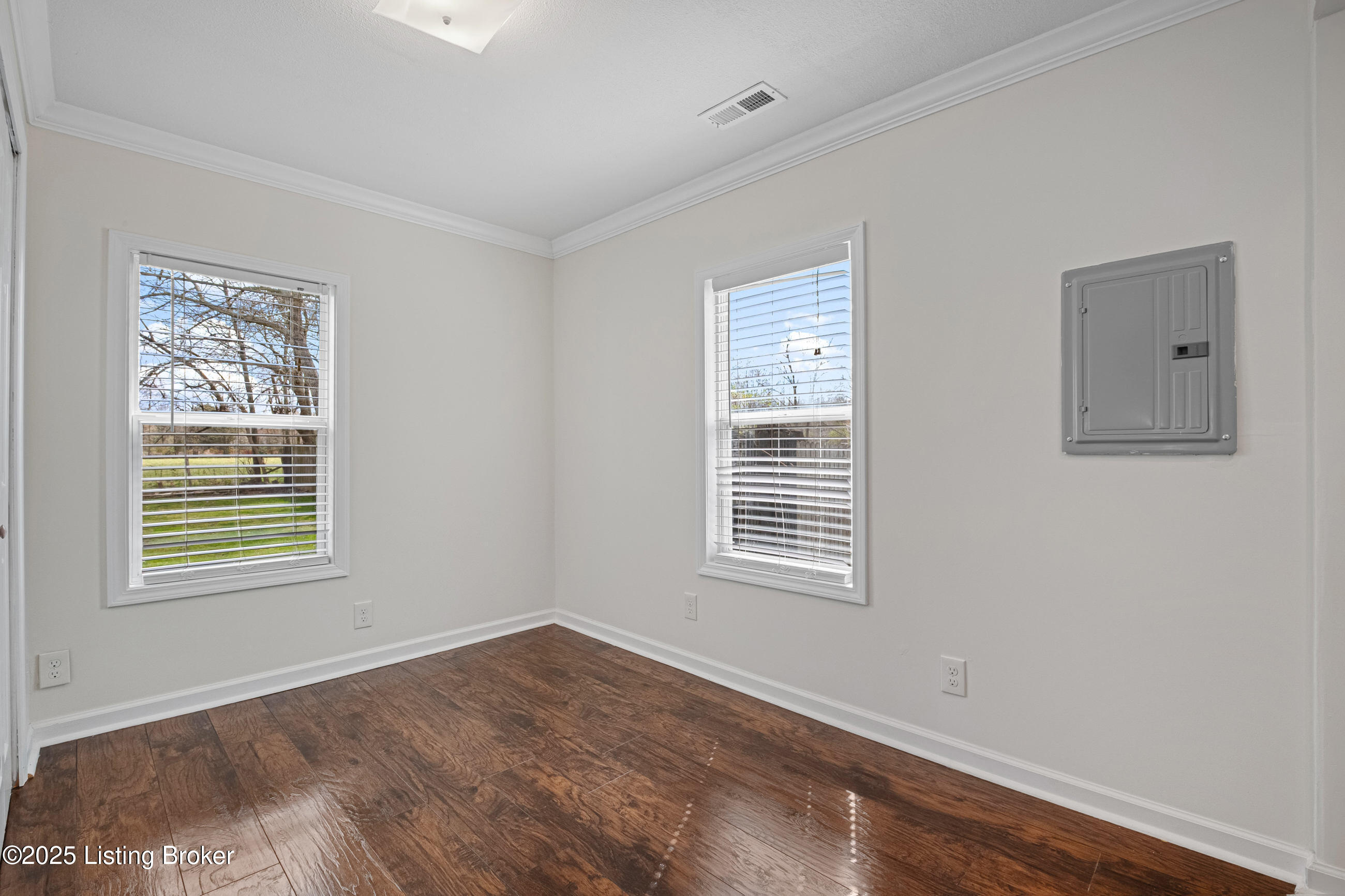 9909 Larlyn Dr, Fairdale, Kentucky image 15