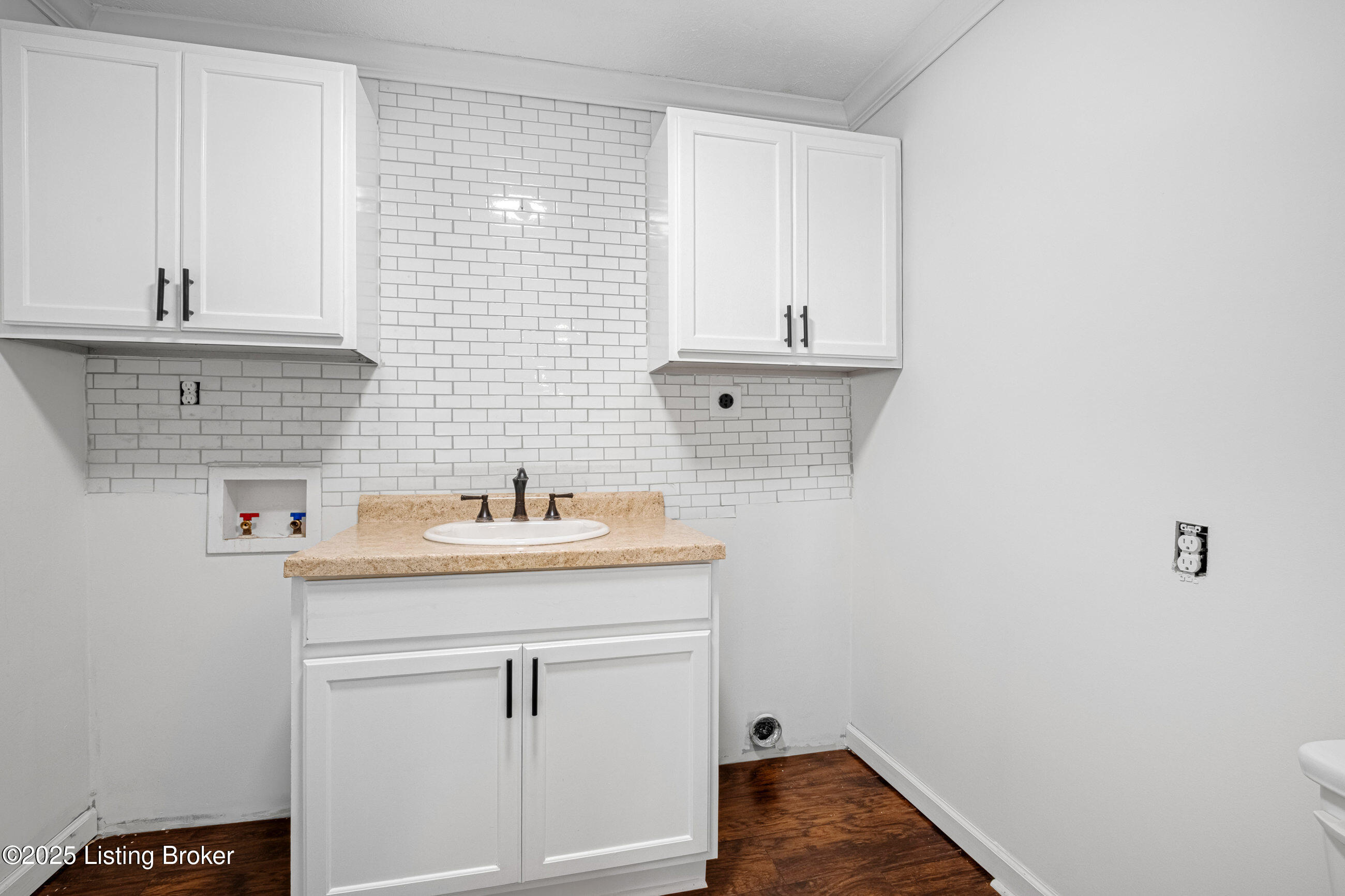 9909 Larlyn Dr, Fairdale, Kentucky image 31