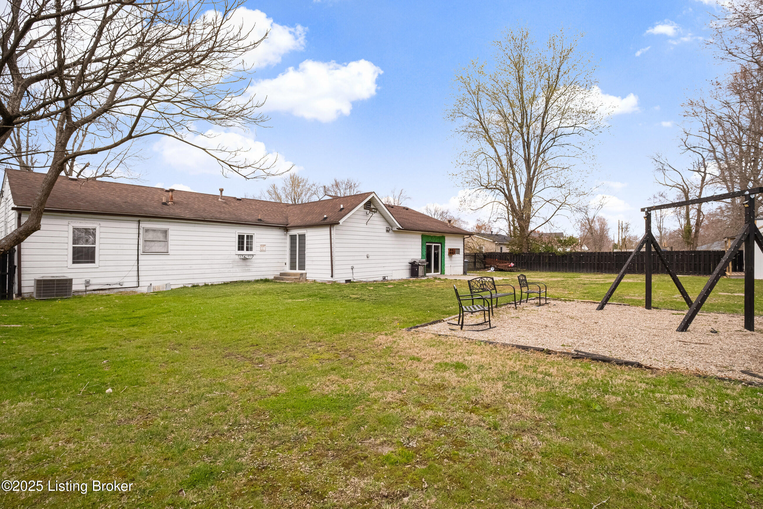 9909 Larlyn Dr, Fairdale, Kentucky image 38