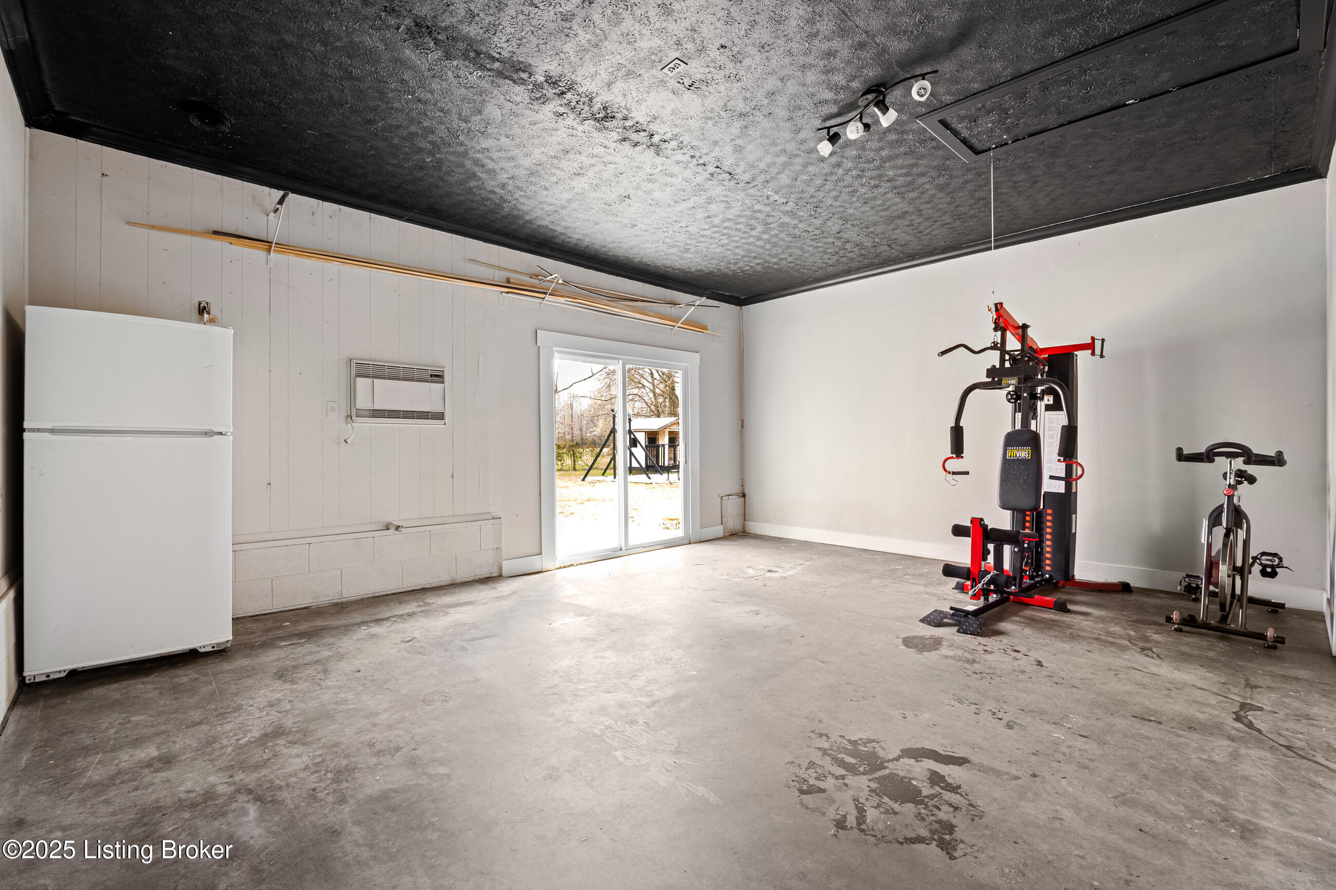 9909 Larlyn Dr, Fairdale, Kentucky image 34