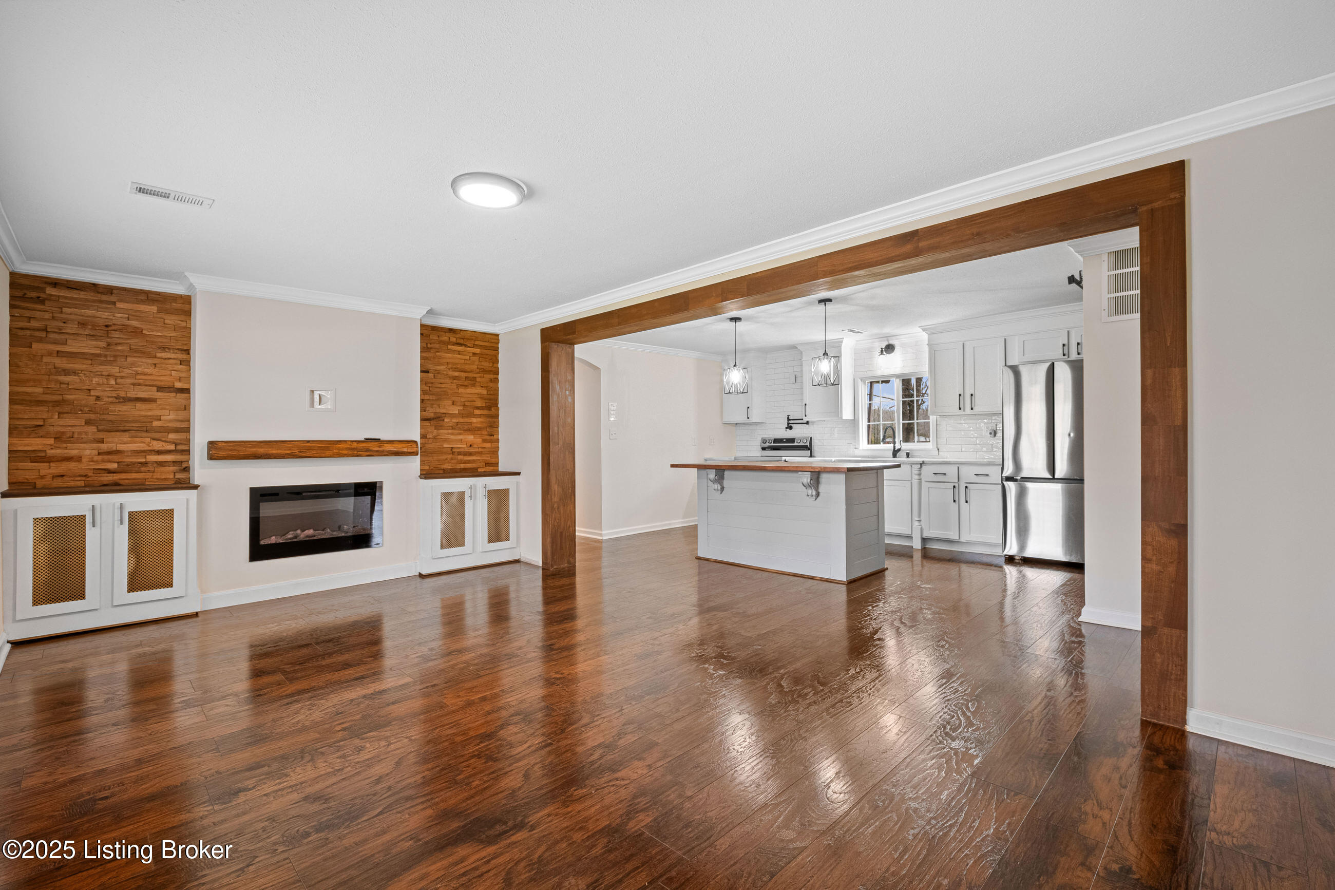 9909 Larlyn Dr, Fairdale, Kentucky image 3