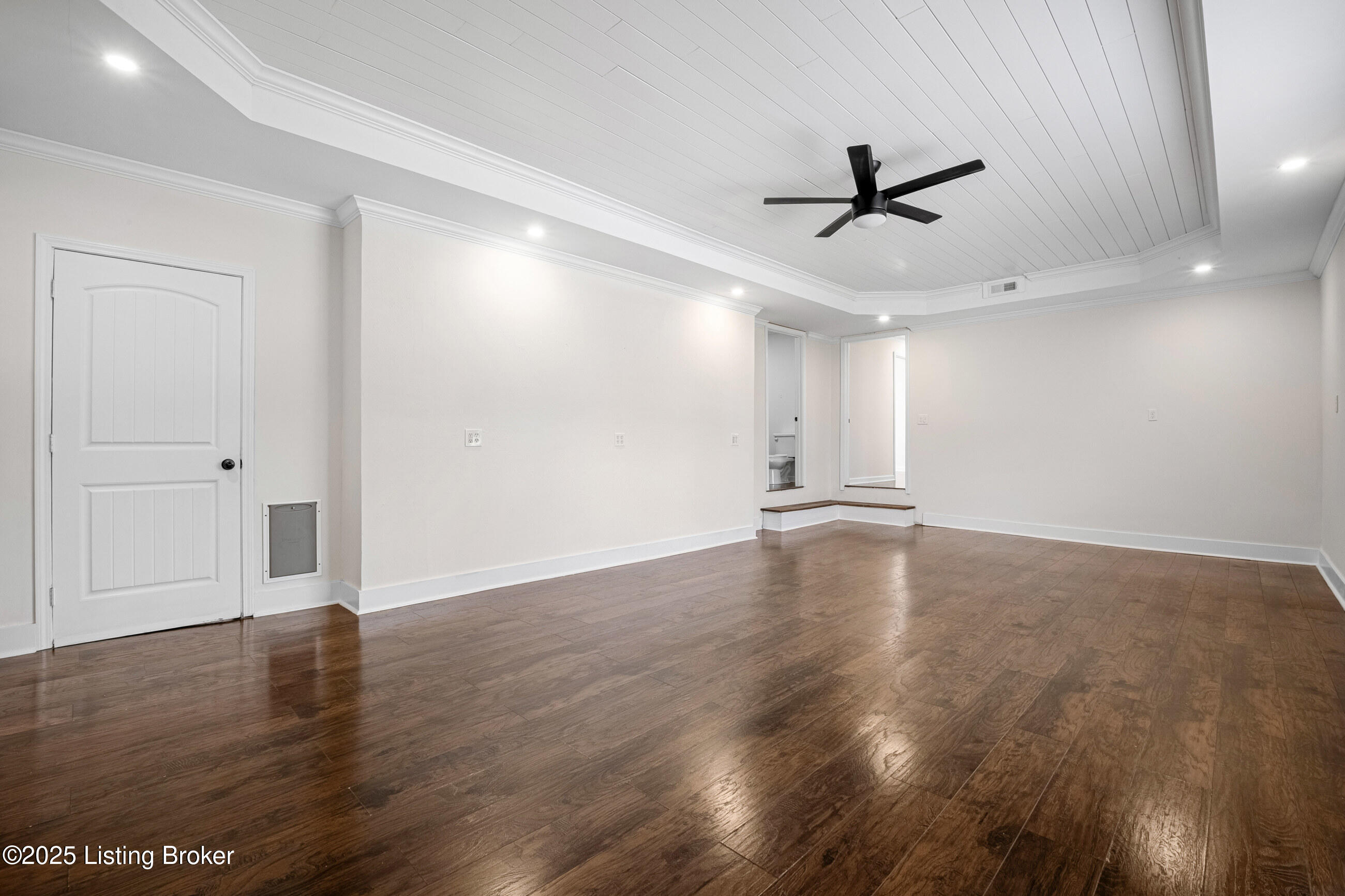 9909 Larlyn Dr, Fairdale, Kentucky image 32