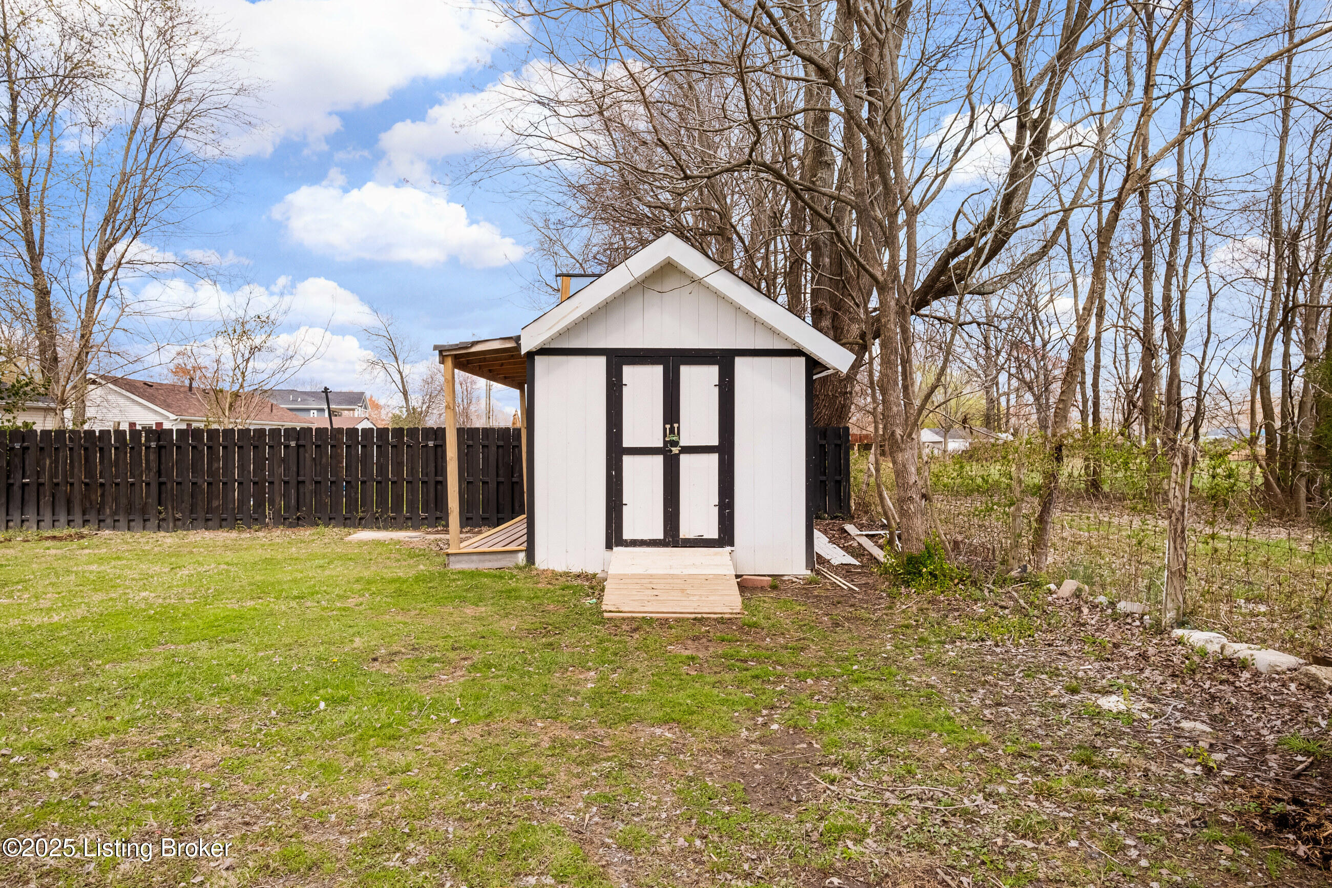 9909 Larlyn Dr, Fairdale, Kentucky image 36