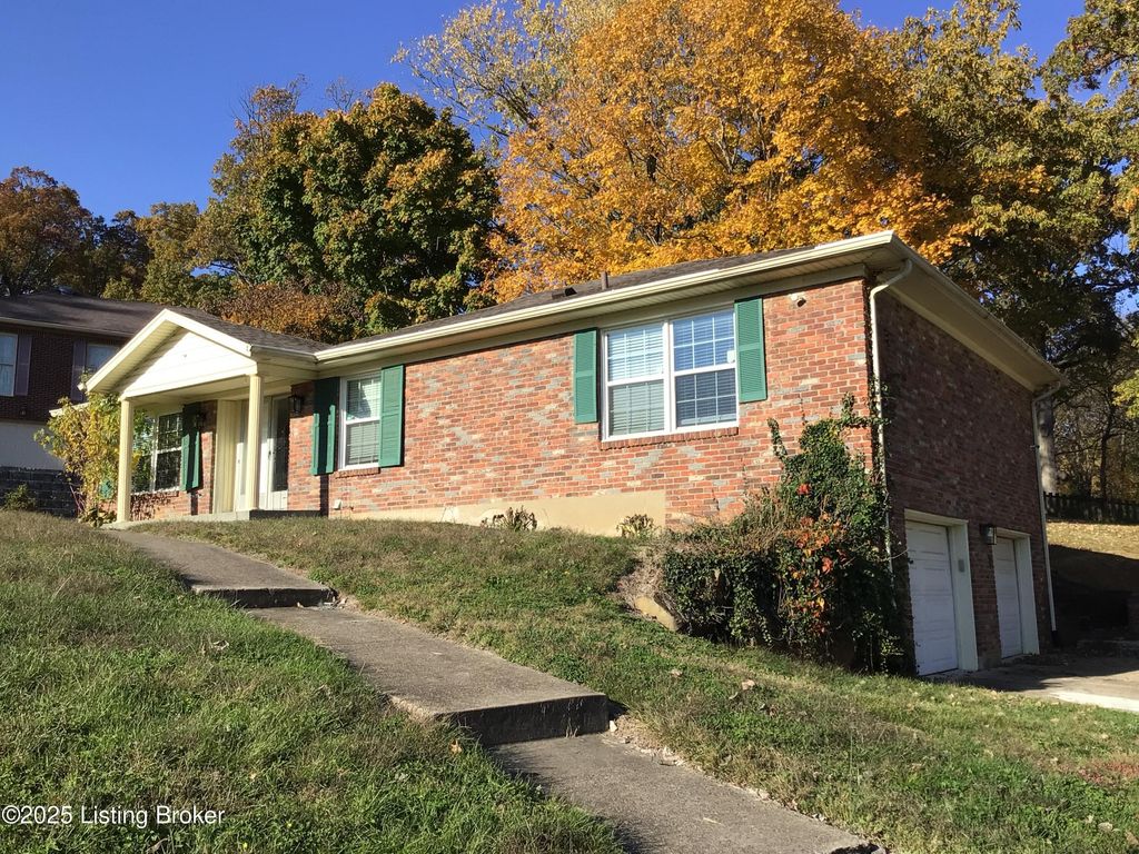 Photo of 9203 Windsor Park Dr, Louisville, KY 40272 (MLS # 1706306)