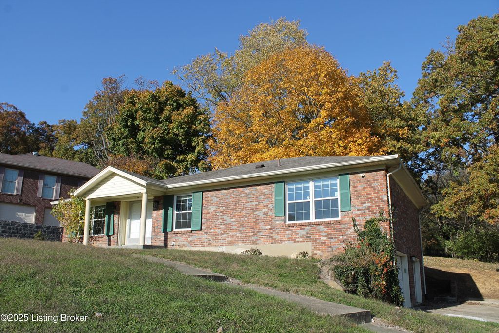 Photo of 9203 Windsor Park Dr, Louisville, KY 40272 (MLS # 1706306)