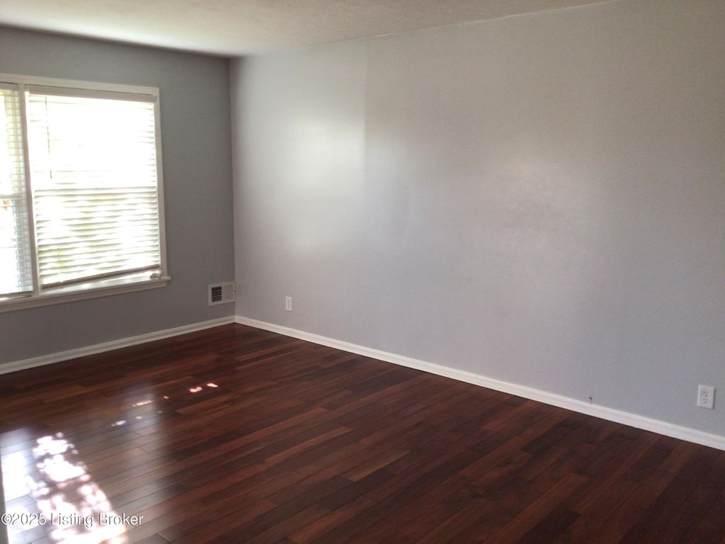 Photo of 9203 Windsor Park Dr, Louisville, KY 40272 (MLS # 1706306)