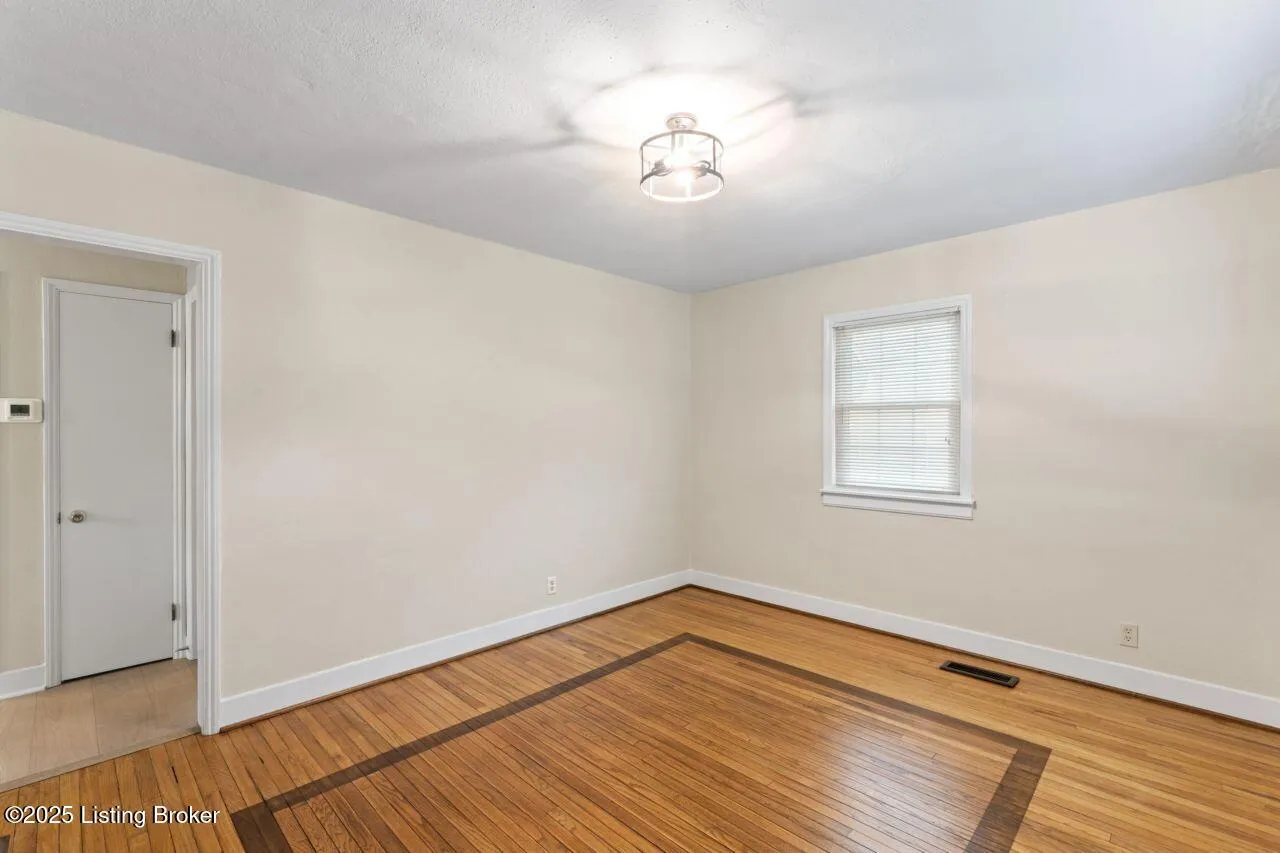 Louisville, Kentucky 40217, United States, 3 Bedrooms Bedrooms, ,2 BathroomsBathrooms,Residential,Active,225579