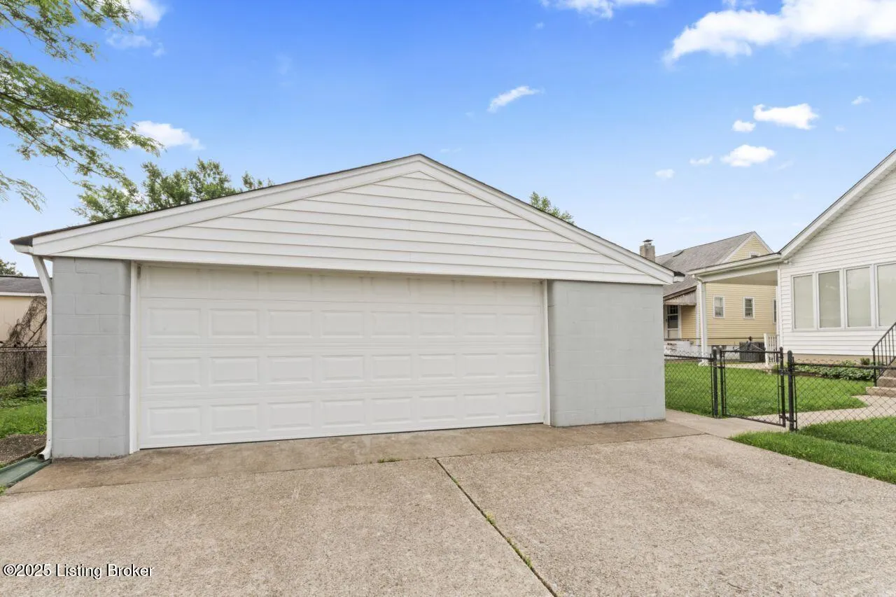 Louisville, Kentucky 40217, United States, 3 Bedrooms Bedrooms, ,2 BathroomsBathrooms,Residential,Active,225579