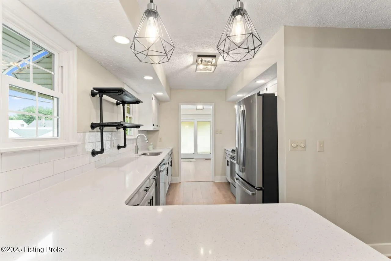 Louisville, Kentucky 40217, United States, 3 Bedrooms Bedrooms, ,2 BathroomsBathrooms,Residential,Active,225579