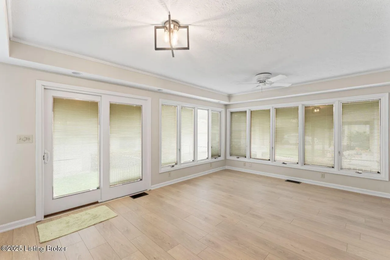 Louisville, Kentucky 40217, United States, 3 Bedrooms Bedrooms, ,2 BathroomsBathrooms,Residential,Active,225579