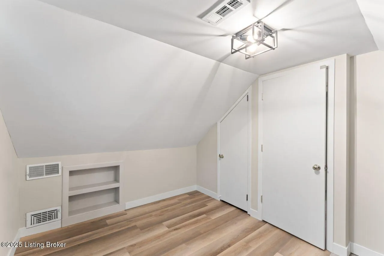 Louisville, Kentucky 40217, United States, 3 Bedrooms Bedrooms, ,2 BathroomsBathrooms,Residential,Active,225579