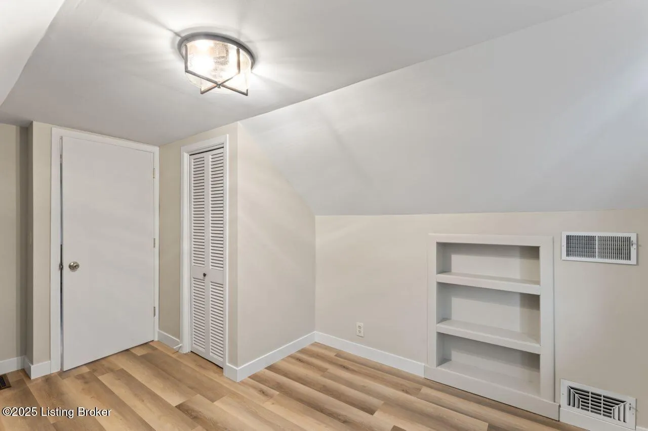 Louisville, Kentucky 40217, United States, 3 Bedrooms Bedrooms, ,2 BathroomsBathrooms,Residential,Active,225579