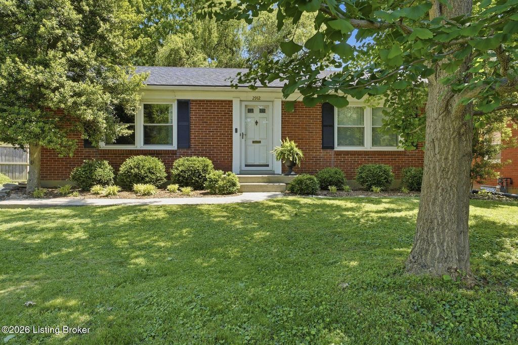 Photo of 2912 Thistlewood Dr, Louisville, KY 40206 (MLS # 1716427)