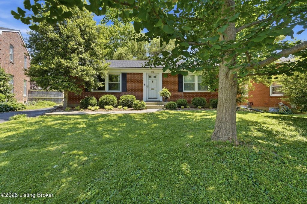 Photo of 2912 Thistlewood Dr, Louisville, KY 40206 (MLS # 1716427)