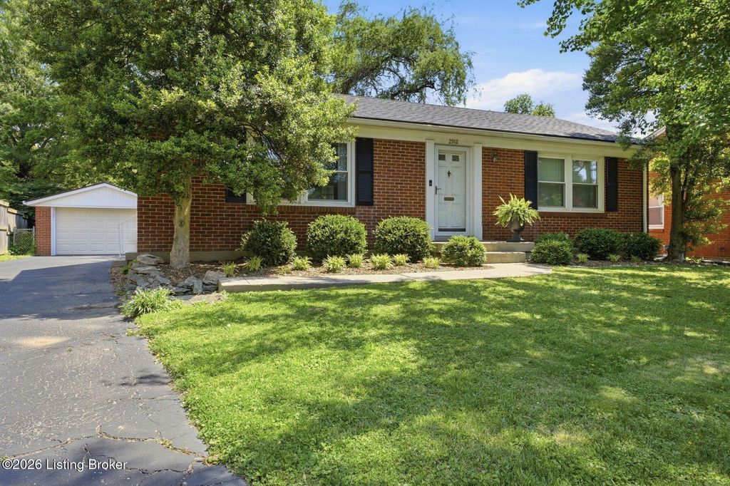 Photo of 2912 Thistlewood Dr, Louisville, KY 40206 (MLS # 1716427)