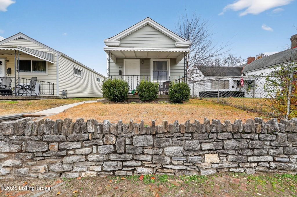 Photo of 215 Oak St, Ludlow, KY 41016 (MLS # 1704618)